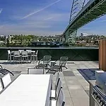 Landing Modern Apartment With Amazing Amenities