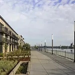 Landing Modern Apartment With Amazing Amenities