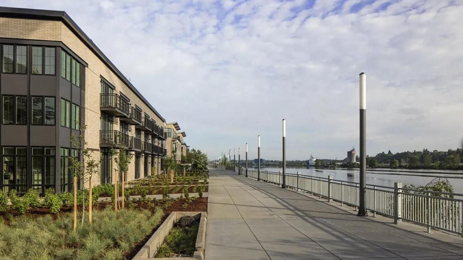 Landing Modern With Amazing Amenities * Portland
