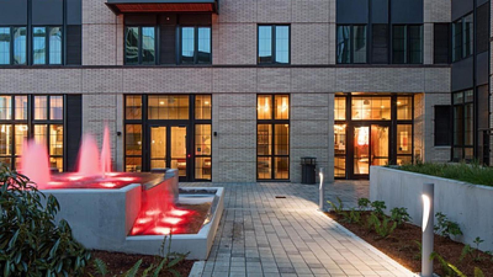 Landing Modern With Amazing Amenities * Portland
